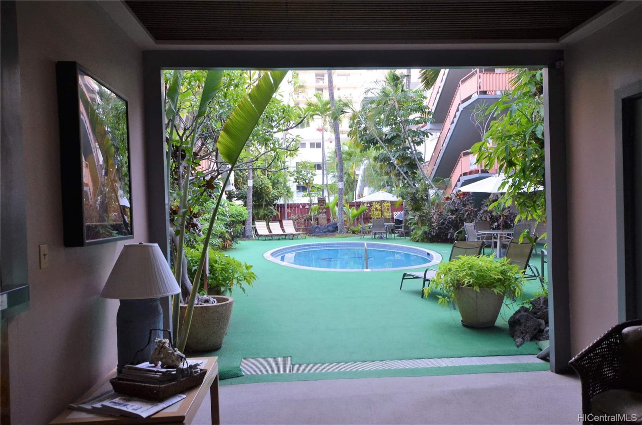 Condo in Honolulu · ★4.82 · 1 bedroom · 2 beds · 1 private bath - Image 2