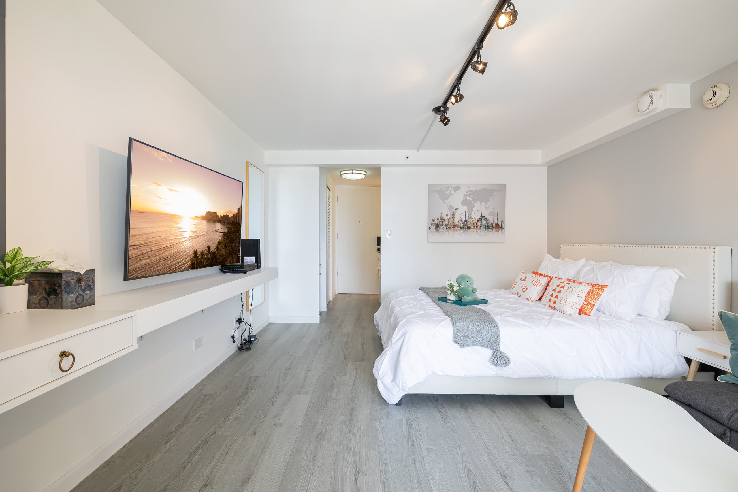 Condo in Honolulu · ★4.73 · Studio · 2 beds · 1 bath - Image 29
