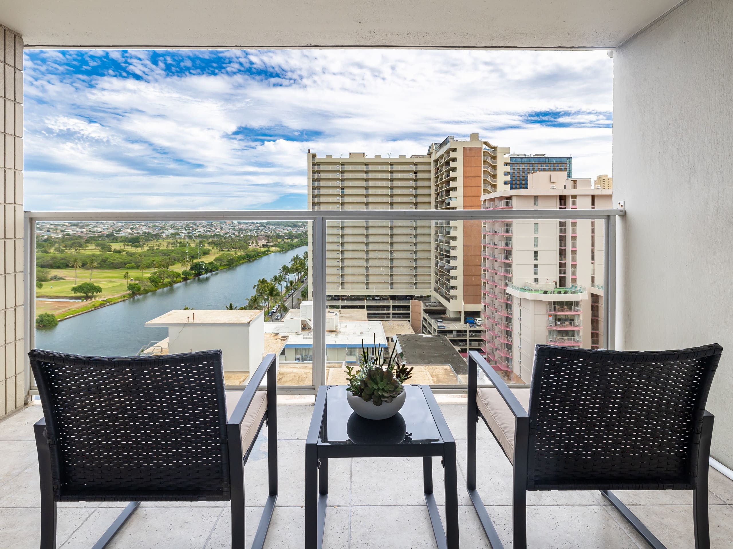 Condo in Honolulu · ★4.73 · Studio · 2 beds · 1 bath - Image 18
