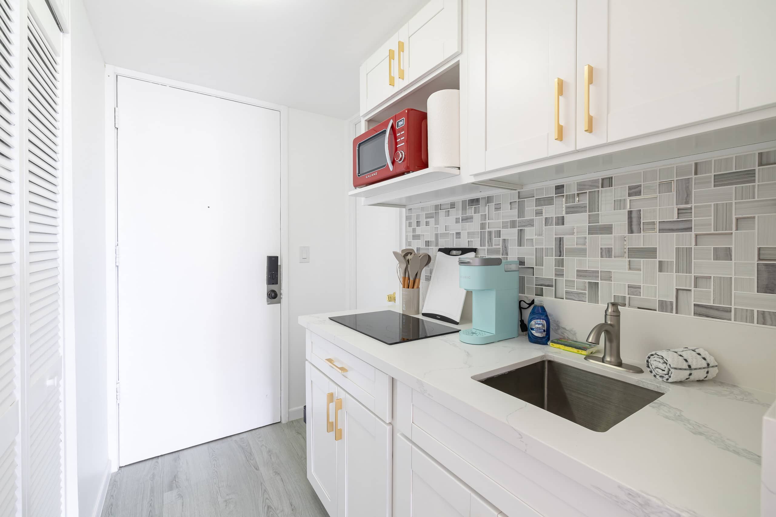 Condo in Honolulu · ★4.73 · Studio · 2 beds · 1 bath - Image 8