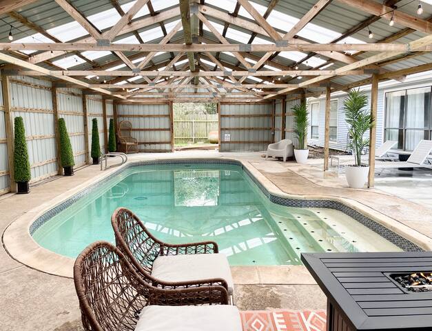 Luxury 6BR 3B Pool – Hot Tub Foosball Near Domain gallery image 4