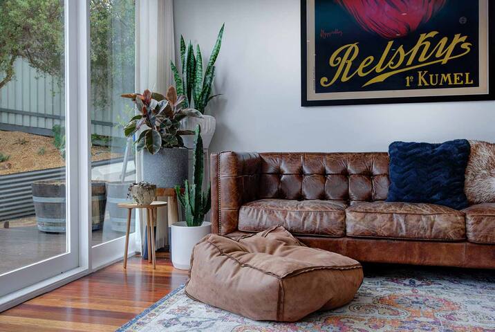 ‘Crabby Shack’-8m heated pool, play ground, sauna. gallery image 4