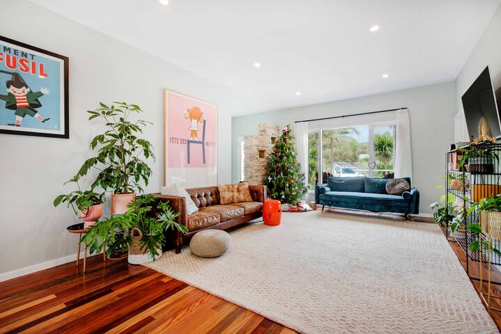 ‘Crabby Shack’-8m heated pool, play ground, sauna. gallery image 5