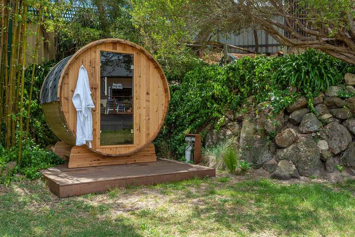 ‘Crabby Shack’-8m heated pool, play ground, sauna. gallery image 3