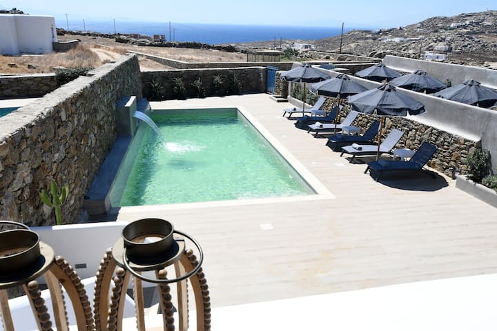 Super Paradise. Private pool. Free Maid Service