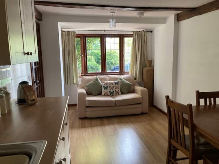 Gorgeous Coach House, Village Location With Pubs - Worcester, UK