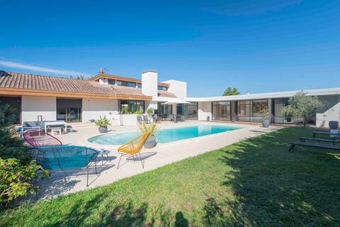 Architect-designed villa with pool