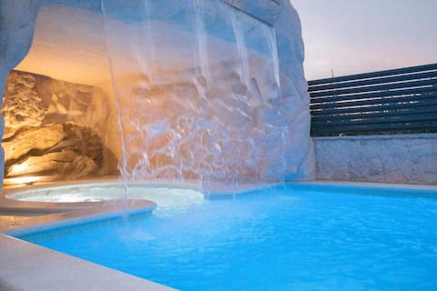 Elais Luxury Residence / Heated Pool