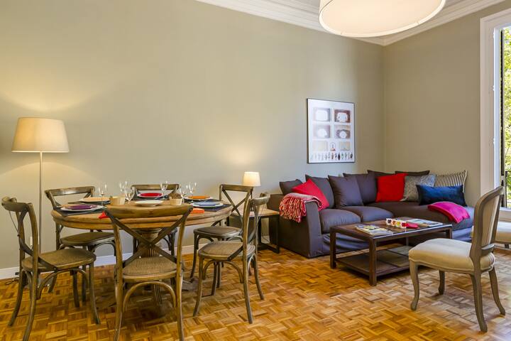 Bunk Family Apartment in Paseo de Gracia gallery image 2
