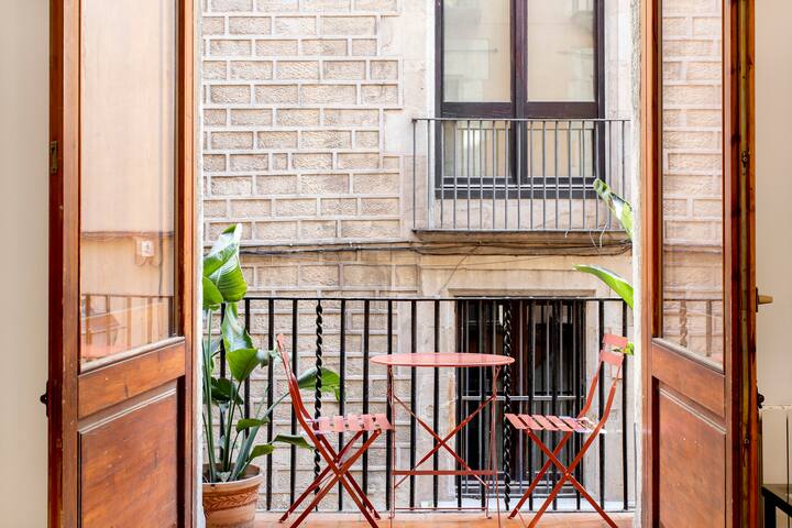 Superb 3 BR Apartment in the heart of Barcelona gallery image 2