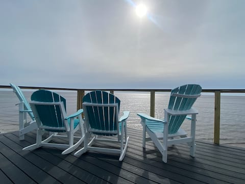 Come full circle at Medart Manor in Alligator Pt.