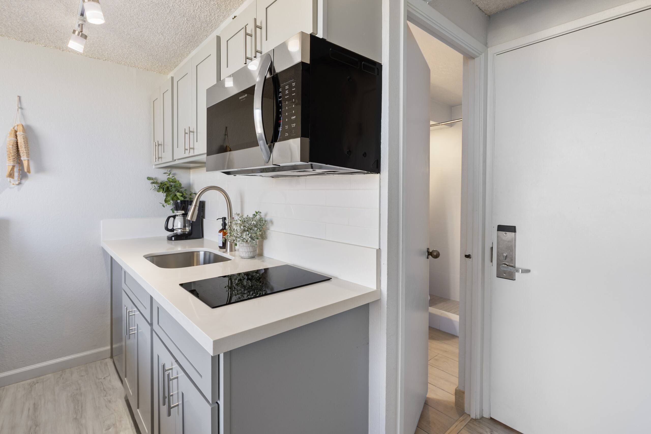 Condo in Honolulu · ★4.76 · 1 bedroom · 1 bed · 1 private bath - Image 1
