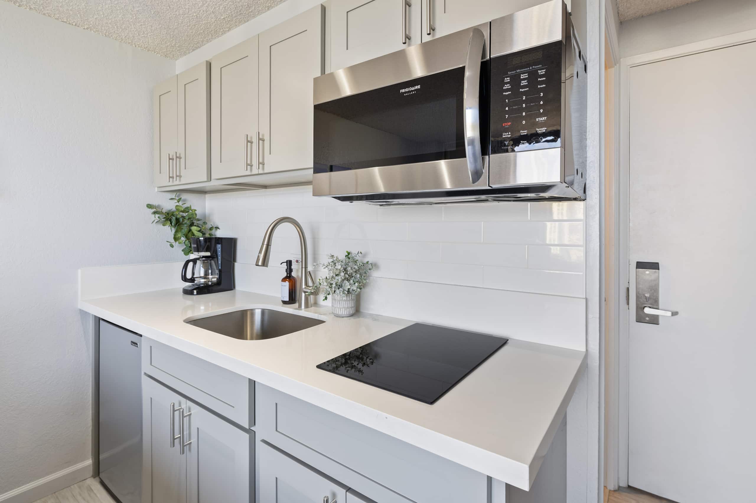 Condo in Honolulu · ★4.76 · 1 bedroom · 1 bed · 1 private bath - Image 2