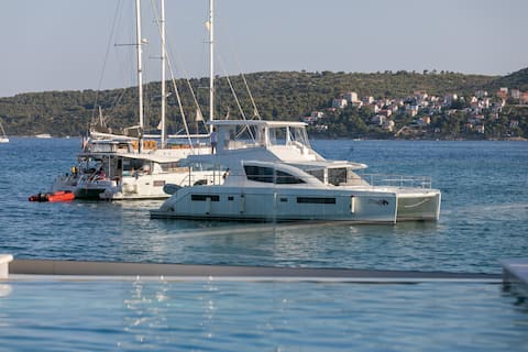 Apartments Sea/beachfront/breakfast/pool/jacuzzi