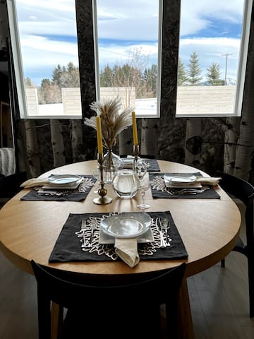 Modern Lux Cottage, Mtn Views, Close to Downtown gallery image 3