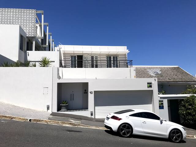 Casa Parea – Central, chic, 3 beds, relaxed home gallery image 4