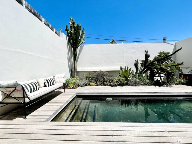 Casa Parea – Central, chic, 3 beds, relaxed home gallery image 2