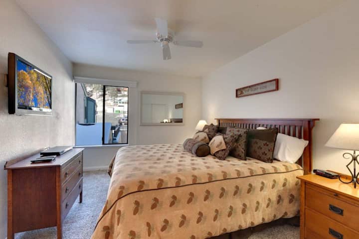 Bedroom - King size bed