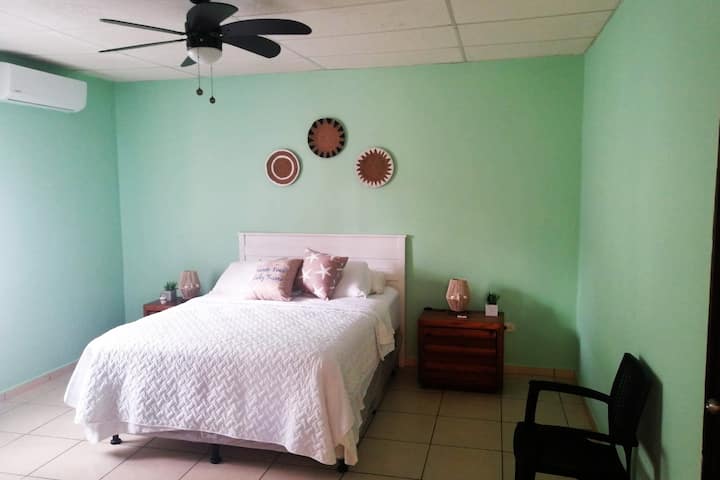 Dormitorio principal del primer piso