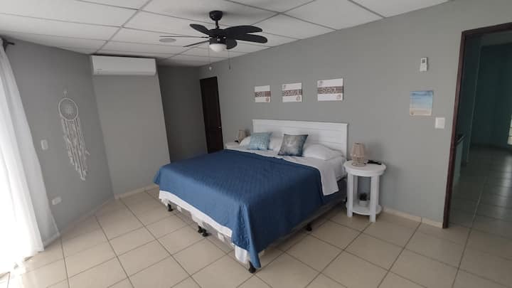 Dormitorio principal del segundo piso