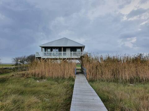 Waterfront house on Sabine Lake with private dock
