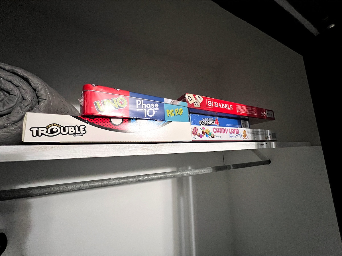 Неколку различни игри на табла обезбедени за семејна забава!