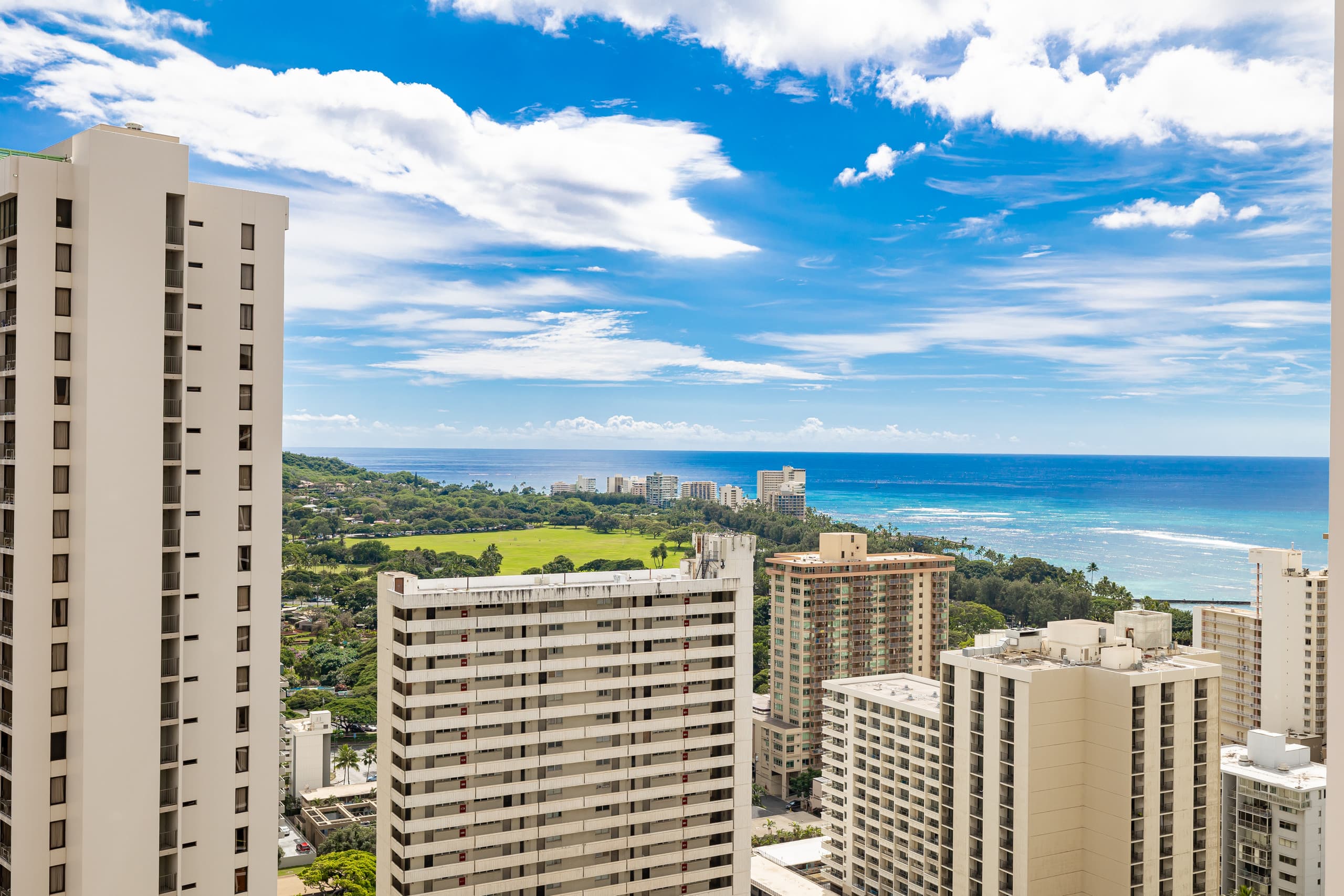 Condo in Honolulu · ★4.84 · 1 bedroom · 2 beds · 1 private bath - Image 38