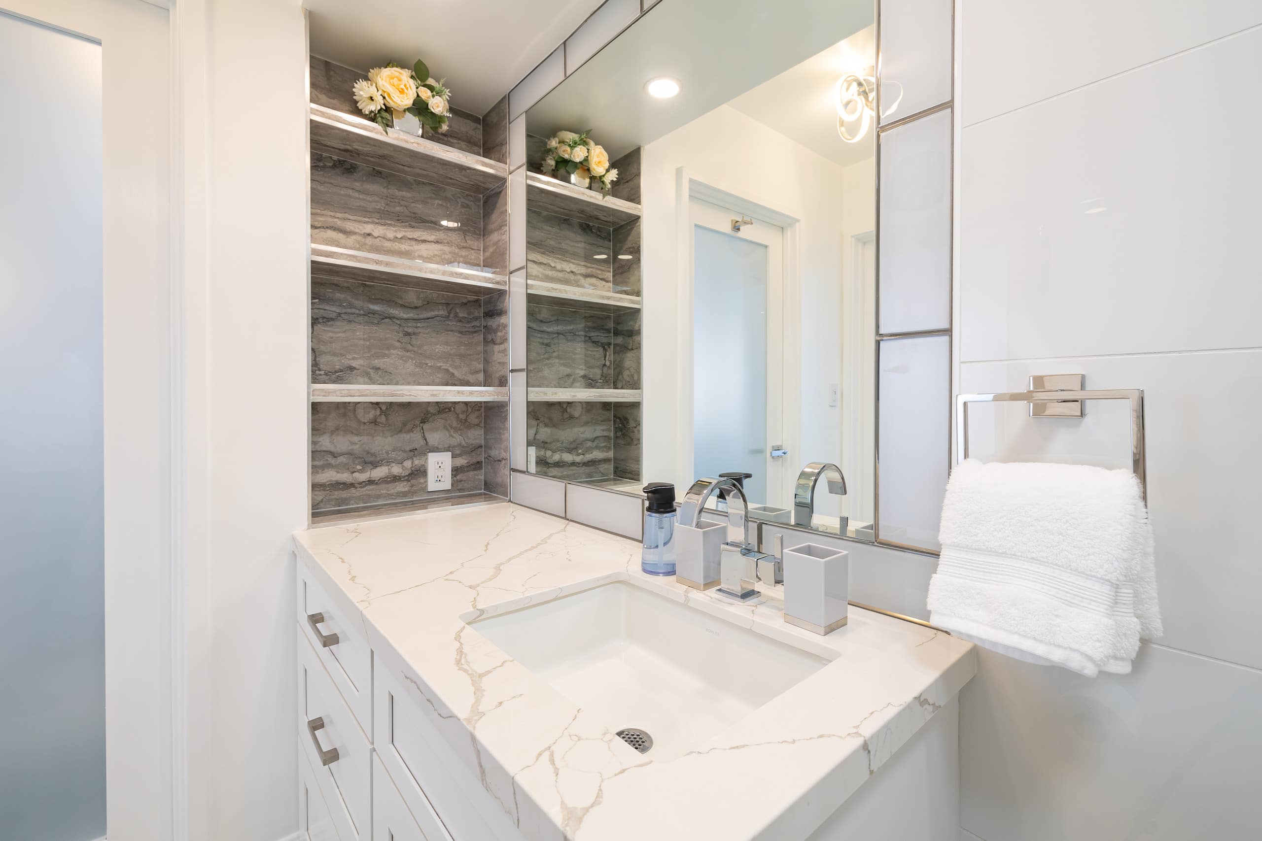 Condo in Honolulu · ★4.84 · 1 bedroom · 2 beds · 1 private bath - Image 33