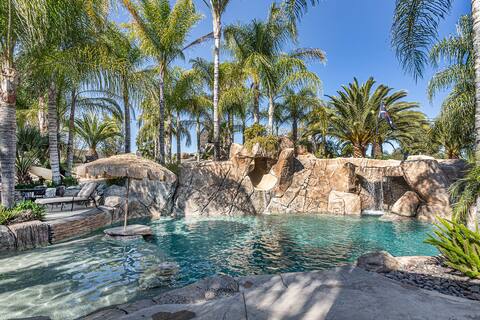 •Amazing Pool Oasis Getaway w/ waterfall & slide!