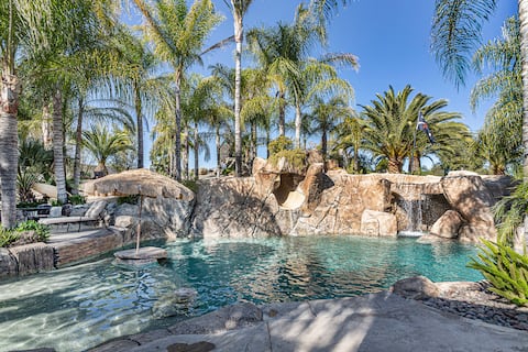•Amazing Pool Oasis Getaway w/ waterfall & slide!
