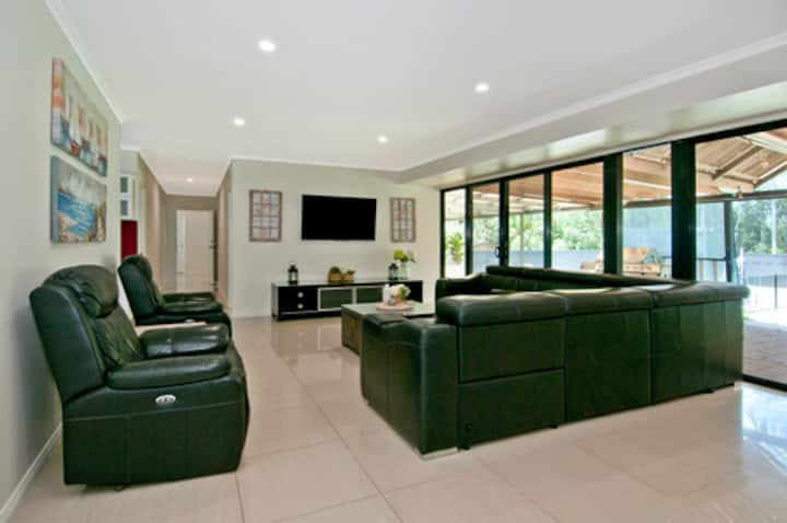 sala de estar desde el vestíbulo de entrada