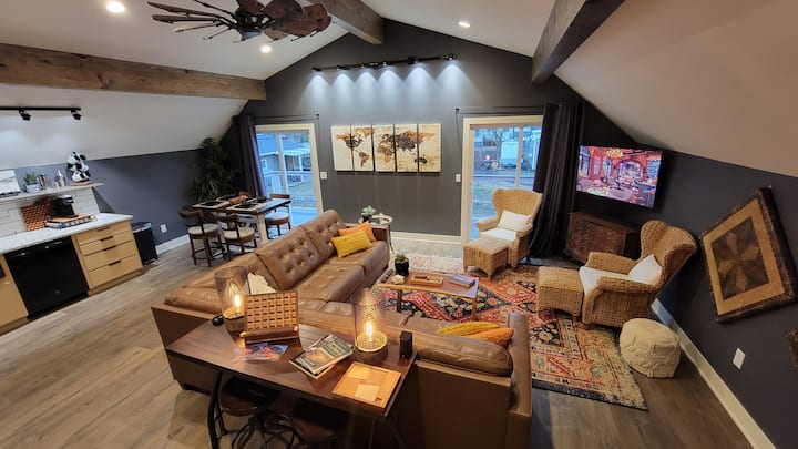 Modern Red Barn - Spacious & Comfortable Living - Rogers, AR