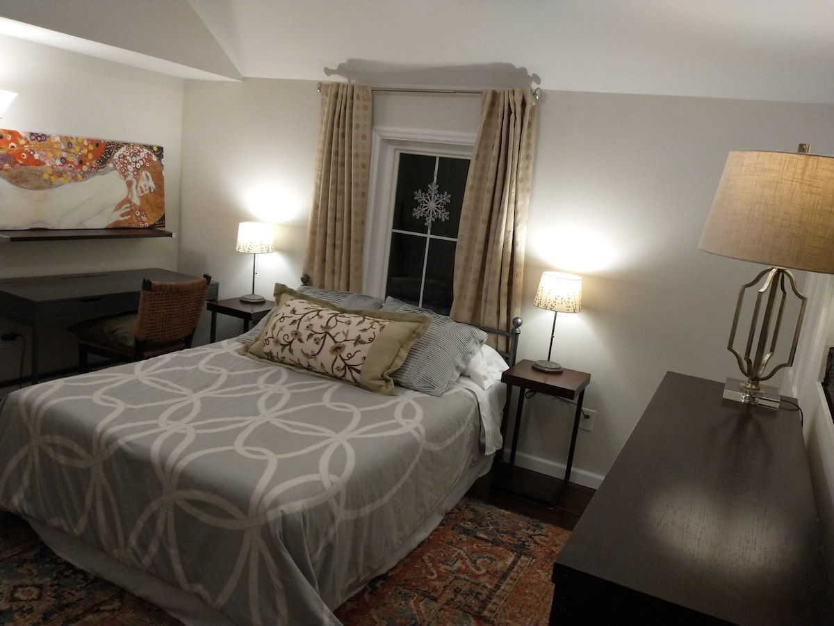 Vidalia House, Dogwood Room private bedroom Houses for Rent in