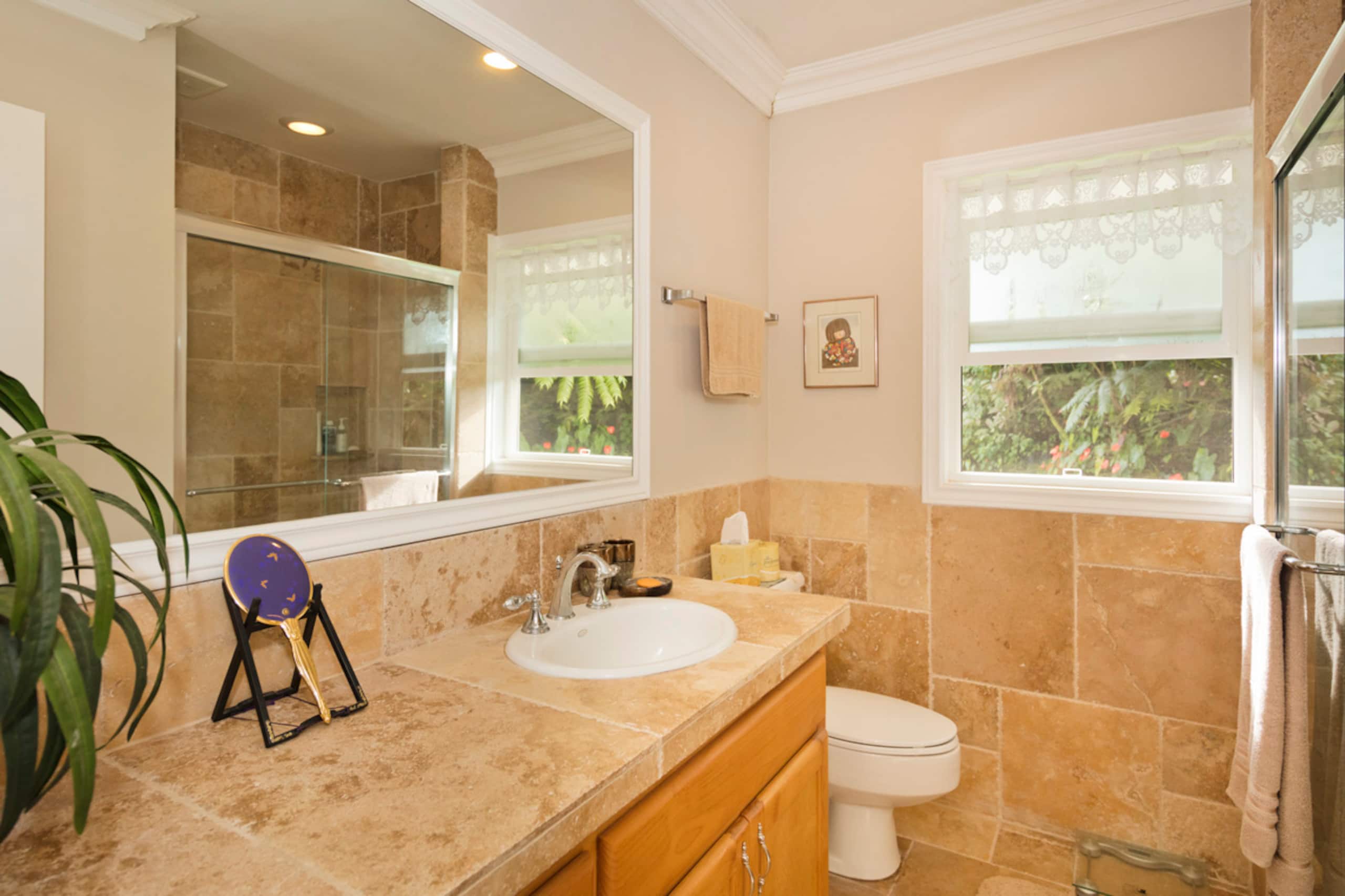 Home in Hilo · ★4.94 · 4 bedrooms · 7 beds · 2.5 private baths - Image 18