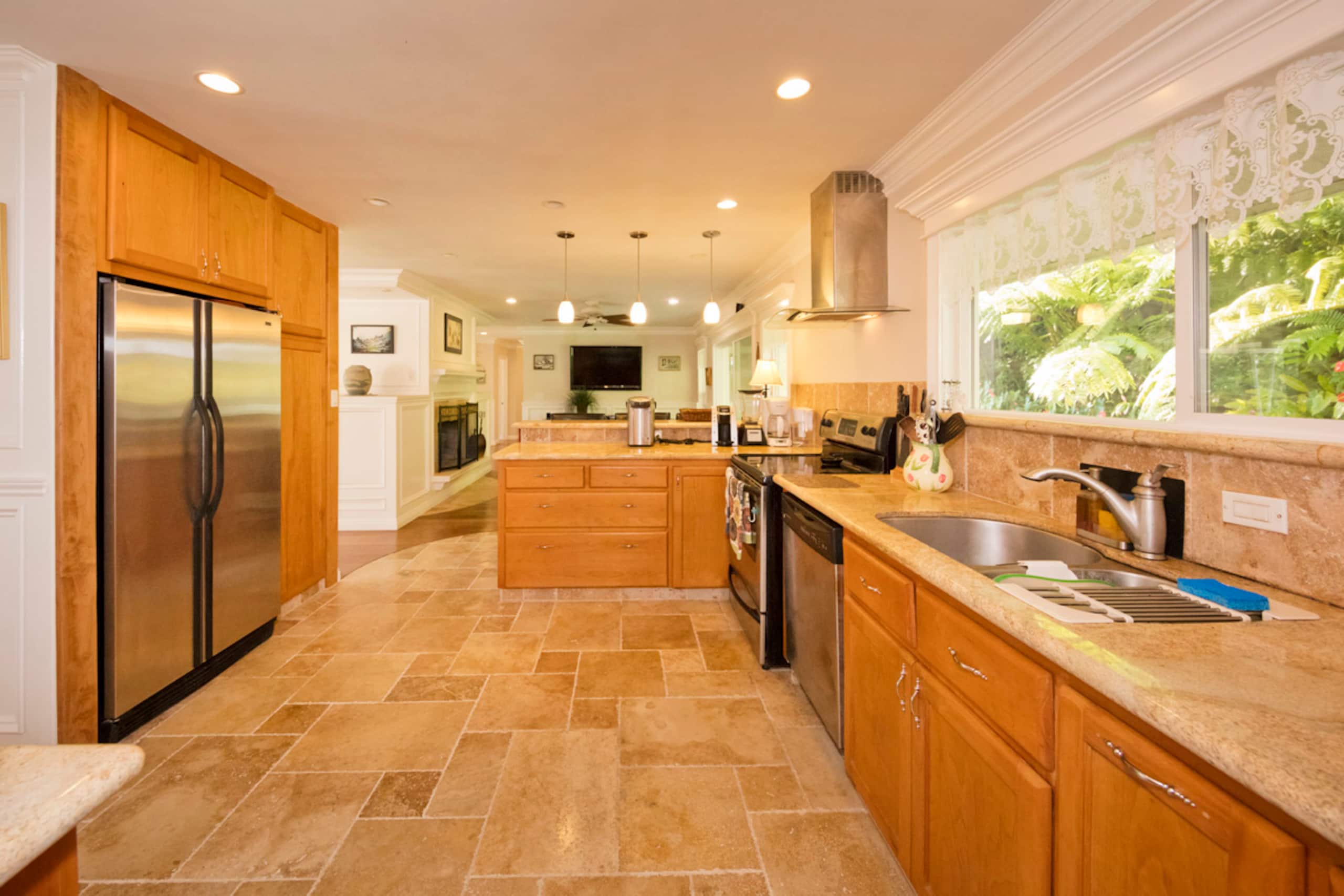 Home in Hilo · ★4.94 · 4 bedrooms · 7 beds · 2.5 private baths - Image 5