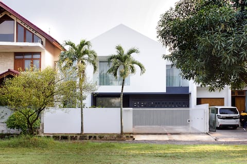 Luxury 4-Bedroom West Jakarta House JivaLaras