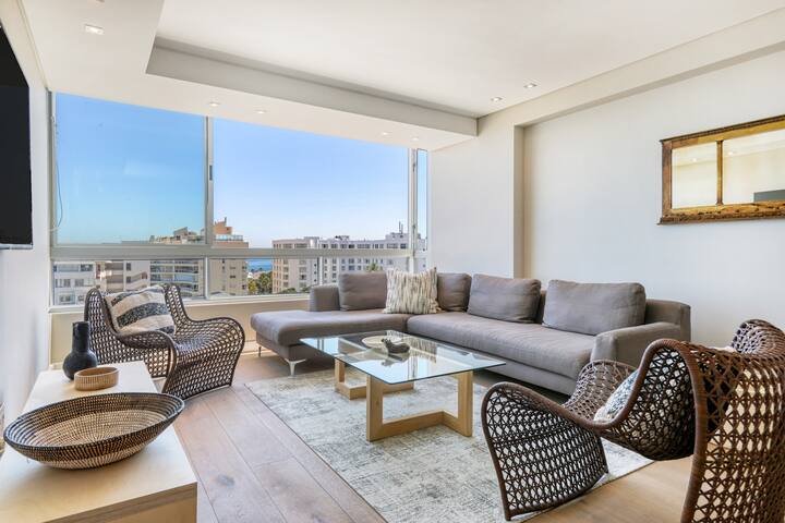 Lovely, Secure, 2 bed in Bantry Bay with Sea Views gallery image 3