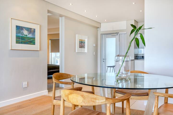 Lovely, Secure, 2 bed in Bantry Bay with Sea Views gallery image 5
