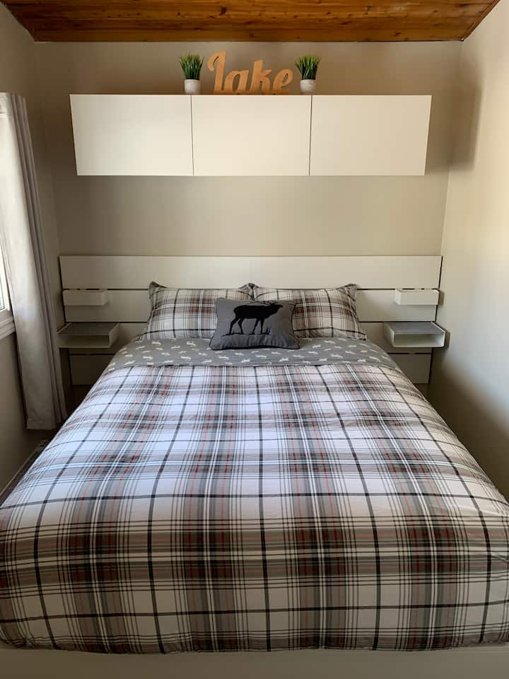 [Dormitorio principal] Cama tamaño queen