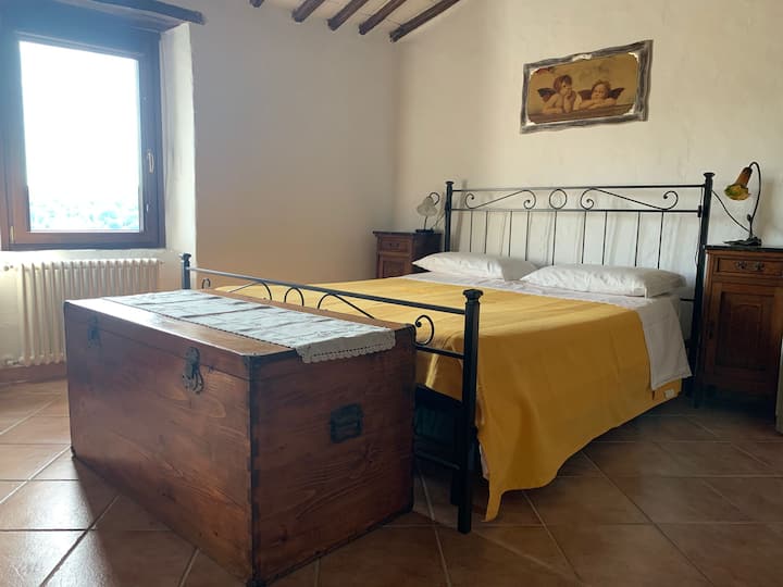 Camera da letto con finestra sul Parco suburbano Valle del Treja