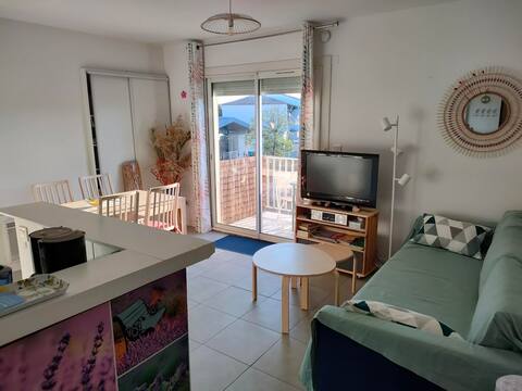 Airbnb performant: pleasant 2-room apartment - 34 m2, parking with folding barrier à Palavas Les Flots