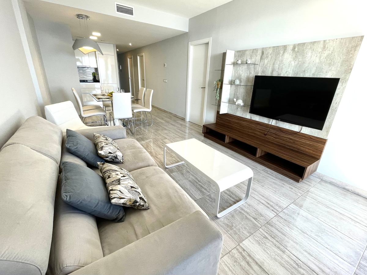 Top performing Airbnb: Apartments on the first line of Benidorm Sol y Mar in Benidorm