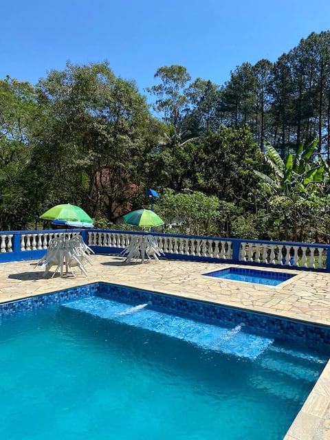 Sitio with swimming pool, Soccer Field, lake and wifi.