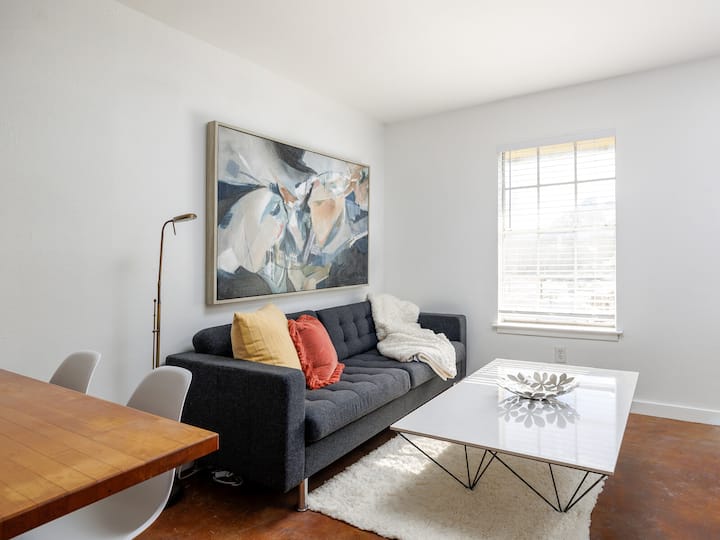 Cute Condo | Walk To Austin's Soco District - Austin, TX