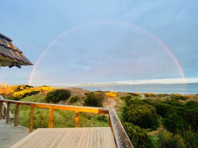 IdleWild – secluded cosy beachfront escape