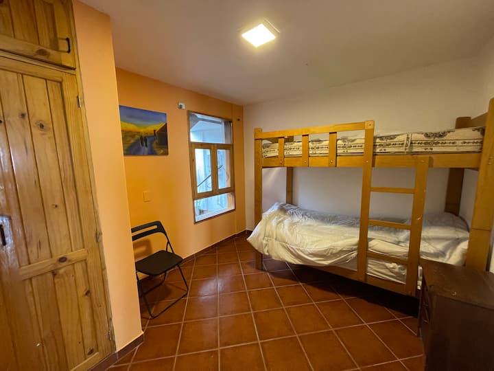 Dhomë gjumi dytësore me kabinë me dy dhoma gjumi