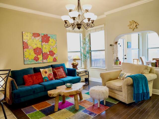 Artsy Haven in South Austin gallery image 2