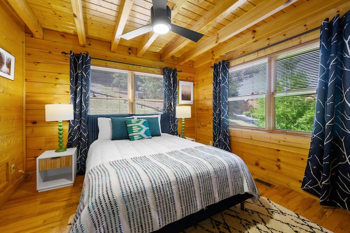Brand new Queen bed and modern decor will have you sleeping like a baby after a long day on the trails. 