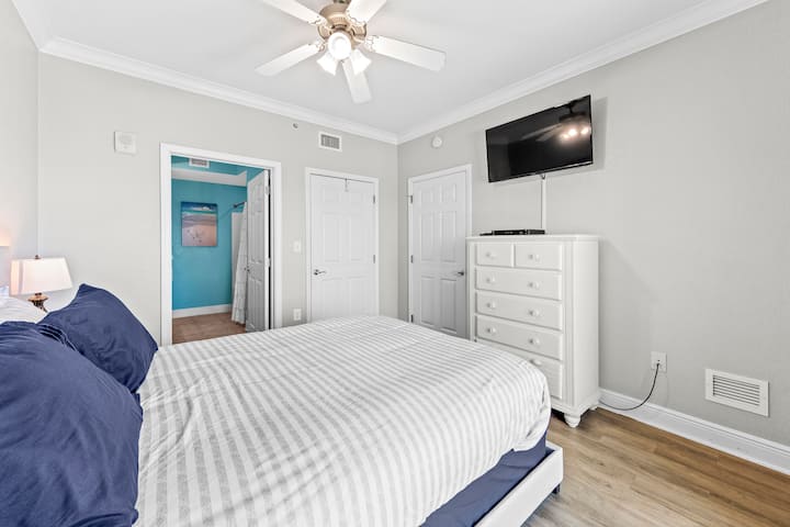 This is an old bed, but shows the connected bathroom and better views of the water.