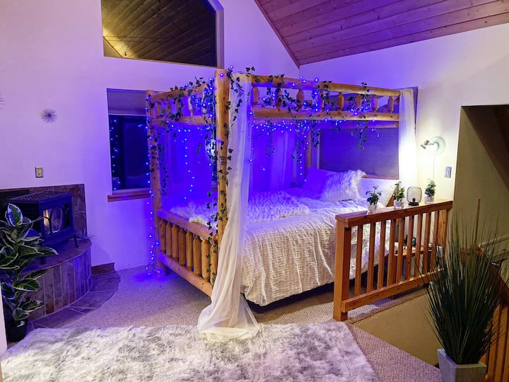 带石窟浴缸的美丽主套房 